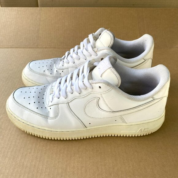 Nike Air Force 1 Triple White Size 11 - Picture 2 of 9